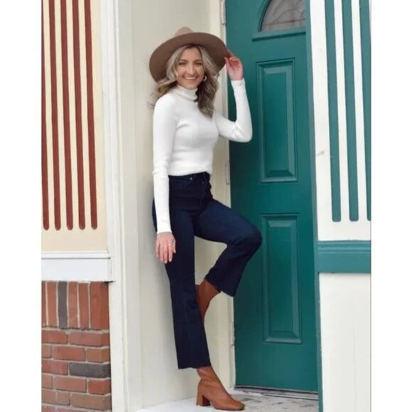 Express High Waisted Raw Hem Cropped Flare Jeans 00 - Picture 2 of 4